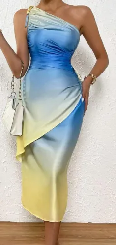 Vestido de um ombro degradê franzido