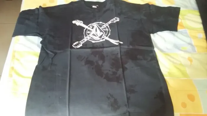 Camiseta Volcon guitarra