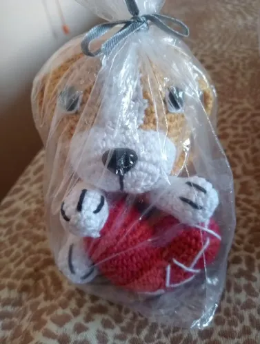 Pelúcia de Cachorro com Coração - Feito à Mão