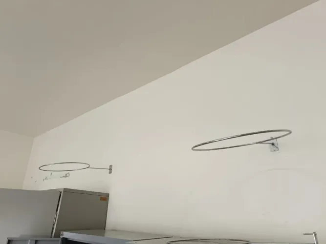 Suporte de parede para bola Suíça/ pilates
