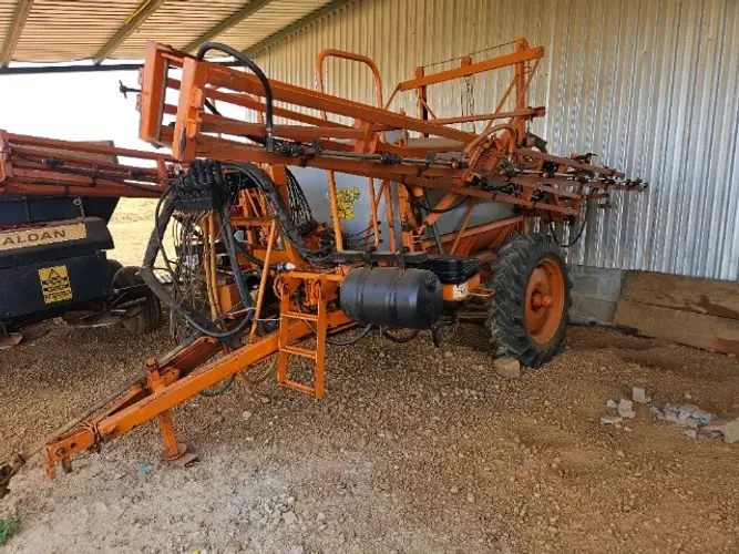 Pulverizador Jacto modelo Columbia Cross ano 2014 