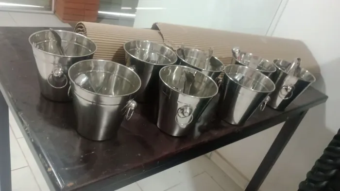 8 baldes de gelo inox.