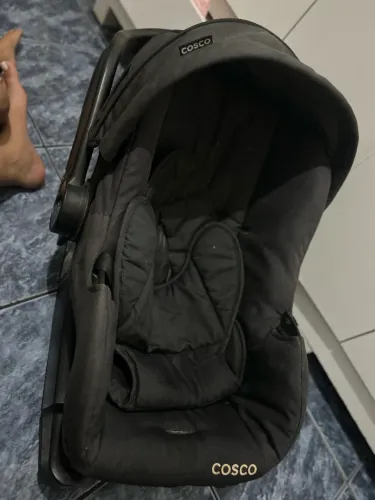 Vendo carrinho de bebê e o bebê conforto 