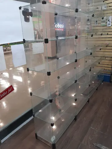 Estando de vidro para exposição de loja