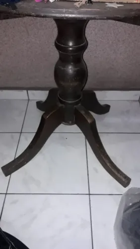 Apoio antigo entalhado para tampo