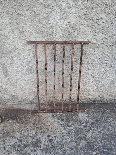 Grade de aço pequena
