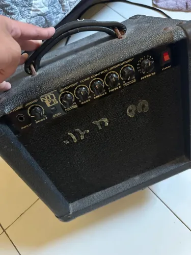 Amplificador de Guitarra 15W