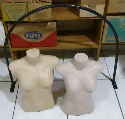 Lote de Itens e 80 Peças de  Roupas