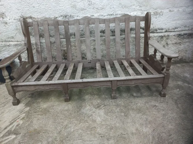 Conjunto de sofá em madeira maciça