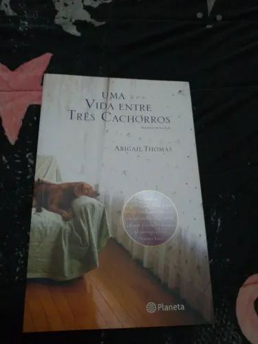Livro: Uma Vida Entre Três Cachorros - Abigail Thomas