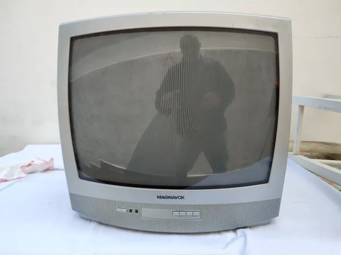 TV a Cores Magnavox 20 Polegadas com Controle Remoto Original 