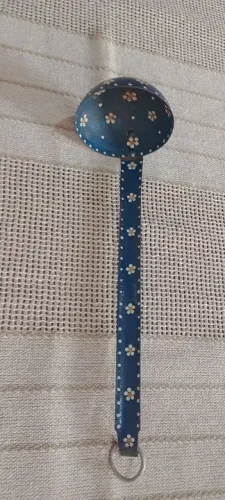 Concha para servir em metal azul com flores