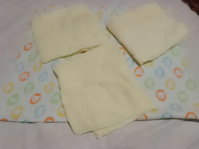 Fraldas de pano novas para bebê