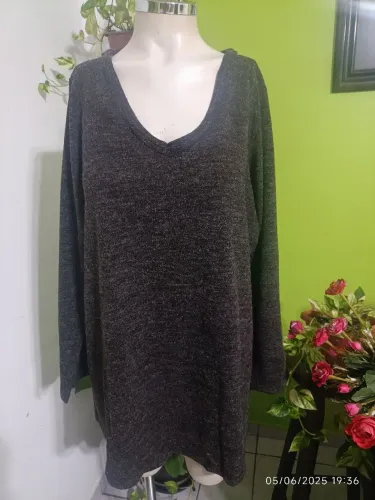 Blusa ou suéter de manga comprida com decote em V - Marrom - Tamanho G.