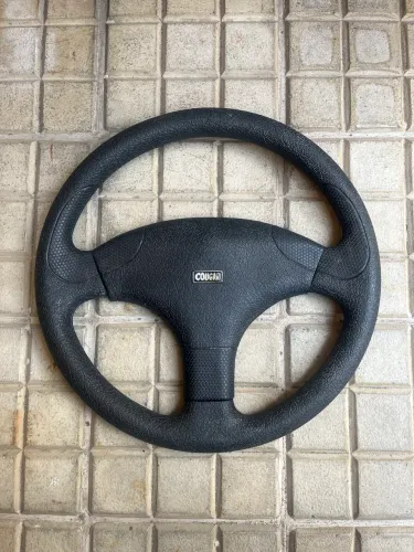 Volante Cougar antigo