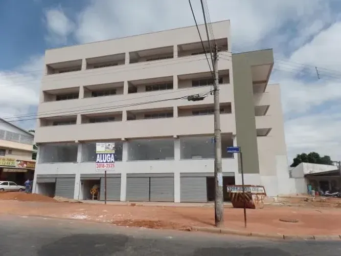 Loja Av. Quarta Radial, Centro Comercial João Alves, 100,00 m², Setor Pedro Ludovico.