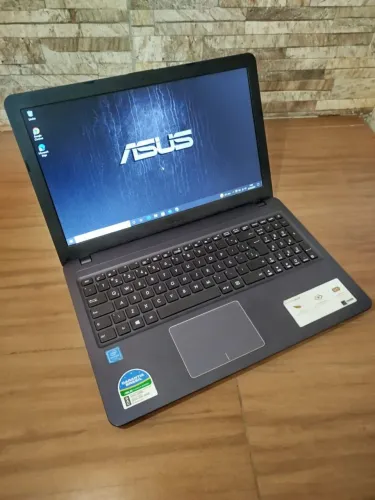 Notebook Asus - Tela grande e desempenho confiável