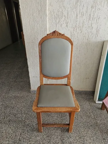 Vendo cadeiras clássicas , para uso em casa ou igrejas !
