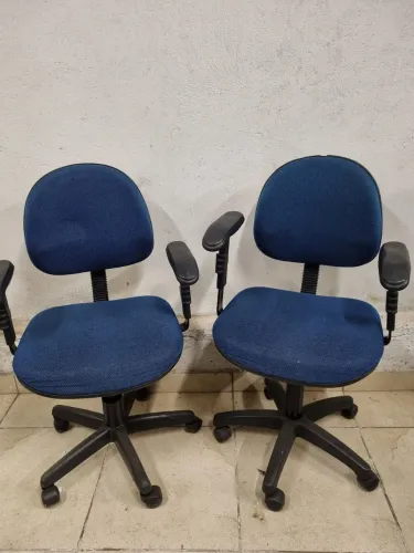 Cadeira Azul por 189,00 cada | Apoio de Braço | Rodinhas | Regulagem de Altura 