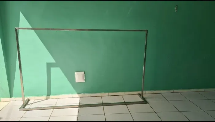 ARARA EM INOX COM ADAPTAÇÃO PARA RODAS.