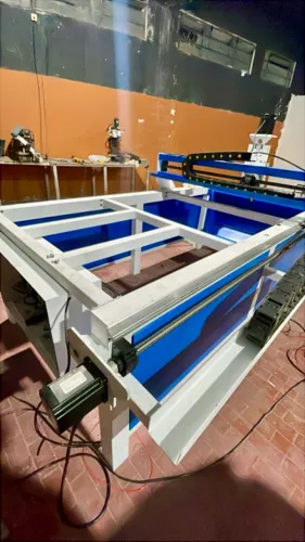 Mesa CNC com Motor - Estrutura Reforçada