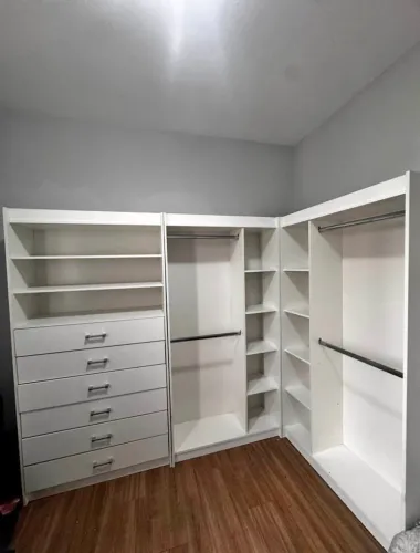 CLOSET CABIDEIRO COM COLMEIA E GAVETAS - NOVO