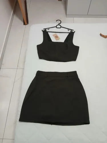 Conjunto HotPink em alfaiataria, disponível no Preto e no branco.
