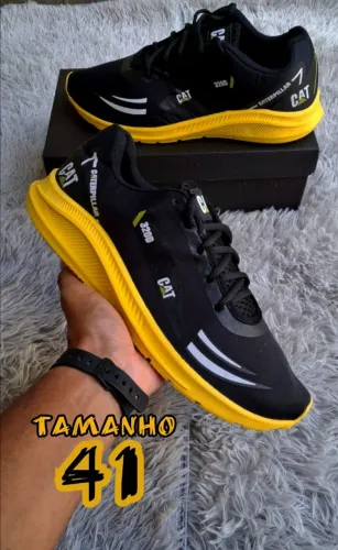 Tênis Caterpillar preto amarelo