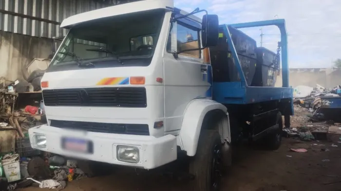 VW 16210 poliguindaste duplo