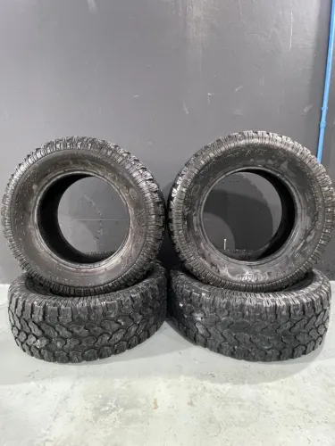 Conjunto de Pneus Procomp Seminovos RAM 3500 37x13.50R20LT Xtreme A/T