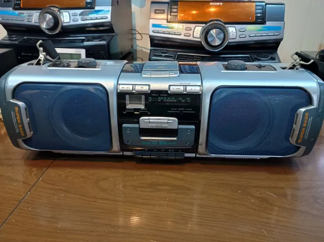 Som antigo Akai AJ-C050PW para peças ou possível restauro 