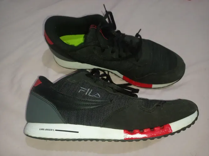 Tênis Fila Euro Jogger S - Preto C/ Detalhes Vermelhos