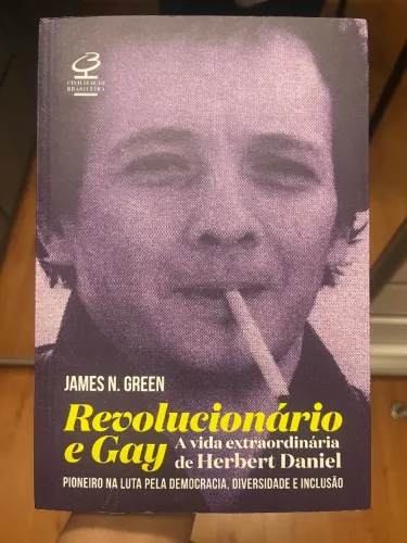 Livro Revolucionário e Gay