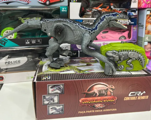 Dinossauro com controle