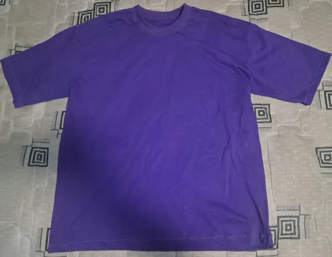 Camiseta roxa oversized