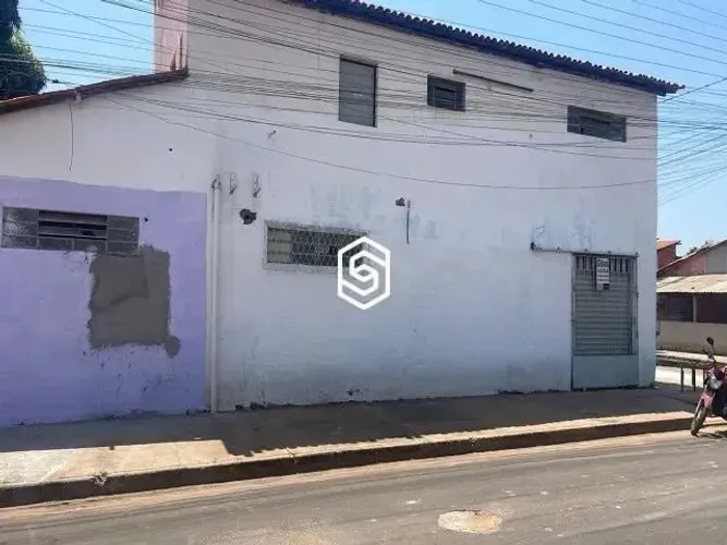 PONTO COMERCIAL MEDINDO 24X30 COM SALAS E BANHEIROS