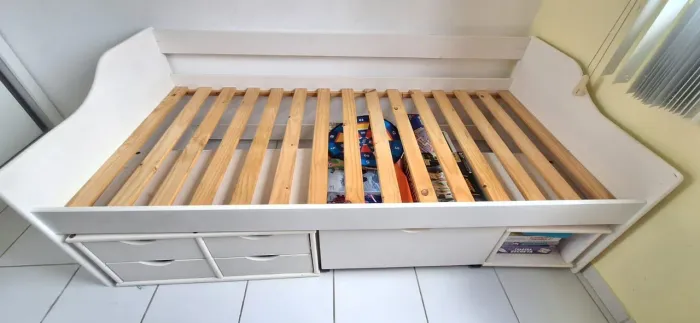 Cama Solteiro com nichos