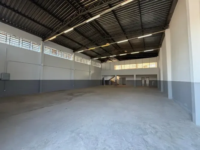EXCELENTE GALPÃO 665M² NO SETOR SANTA GENOVEVA