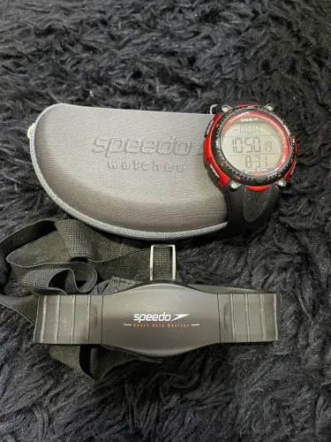 Speedo com cinta de frequência cardíaca