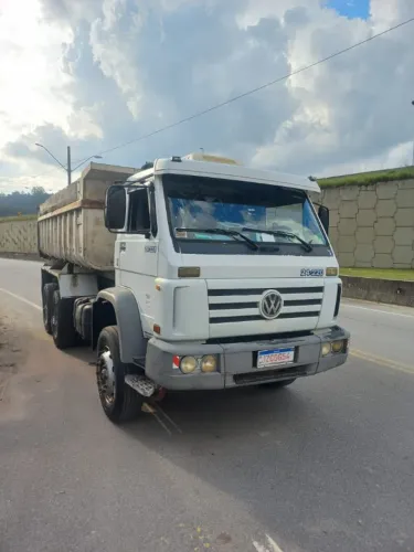 CAMINHÃO CAÇAMBA 6X4