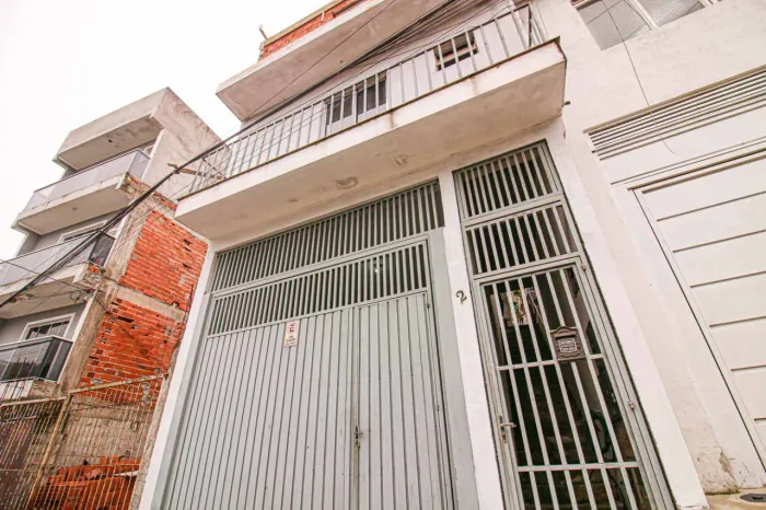 Galpão na Rua Praia Formosa, 2  100 m²