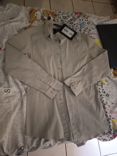 Camisa Social Colcci Slim Tamanho 16 pela a metade do preço (NOVA NUNCA USADA)