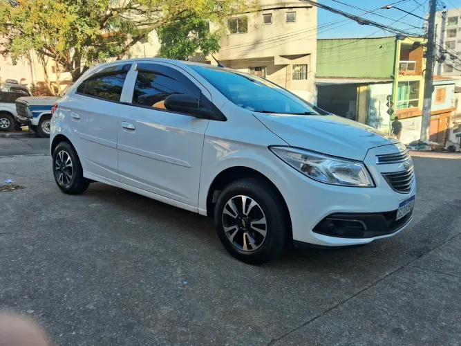 Chevrolet Onix Hatch LT 1.0 8V Flex Power Mec. 4P 2016
