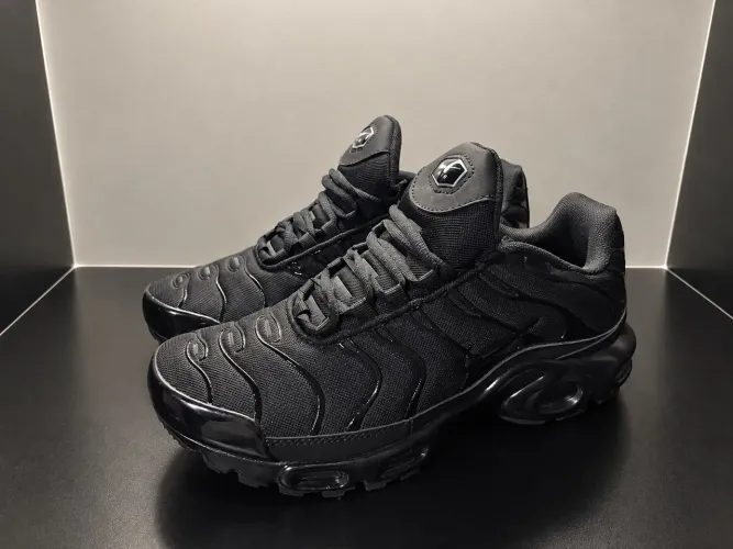 TN TRIPLE BLACK