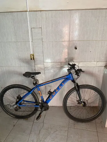 Motivo da venda e sem utilidade, bicicleta boa sem defeito, só com os dois pneus furado