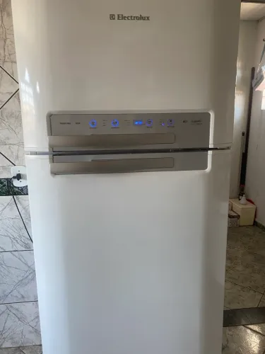 Geladeira duplex da Electrolux linha Celebrate Blue Touch de 430