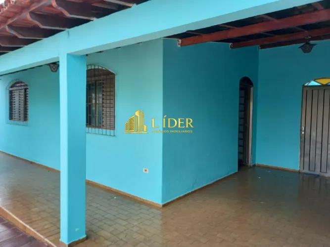 Casa à venda, 3 quartos, 1 suíte, 2 vagas, Santa Mônica - Uberlândia/MG