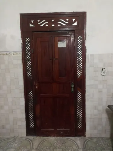 Porta e janela de Massaranduba maciça