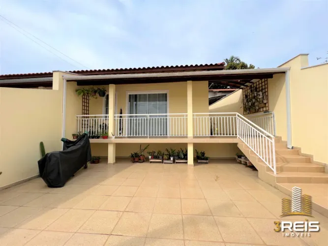 CASA TÉRREA COM 3 DORMITÓRIOS NO BAIRRO PEREIRAS EM SOCORRO/SP