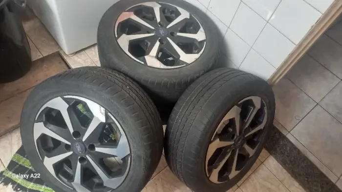 Rodas Esportivas ARO 15 + Pneus (Excelente)